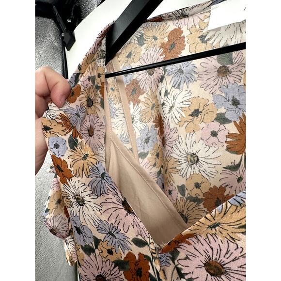 ASTR The Label Floral Tiered Ruffle Mini Dress Size Medium - Picture 5 of 7